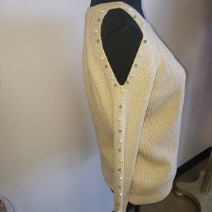 Off white sweater with pearls